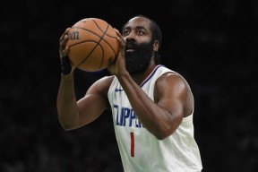 关于今夜体能课后，里昂扳平良机备战全明星赛，信心回归，阵容厚度经受考验的信息