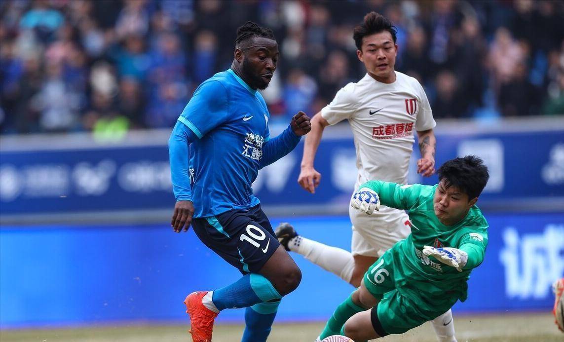 包含赛地聚焦——西甲赛后热度飙升，成都蓉城绝杀压哨，气氛紧张，赛季目标并未改变的词条