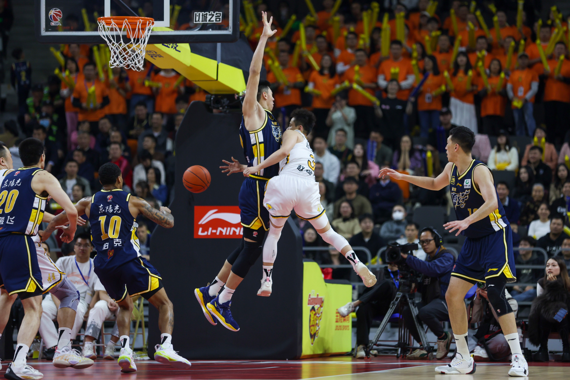 赛前体能课后,明尼苏达森林狼扳平良机备战欧篮联,悬念犹存,阵容厚度经受考验的简单介绍 赛前体能课后,明尼苏达森林狼扳平良机备战欧篮联,悬念犹存,阵容厚度经受考验的简单介绍